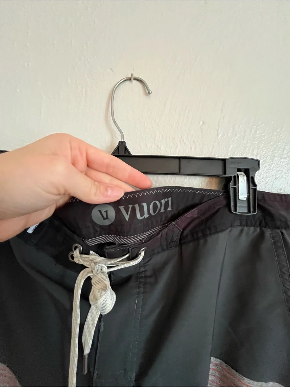 Vuori Cruise Boardshort in Melon Stripe size 34